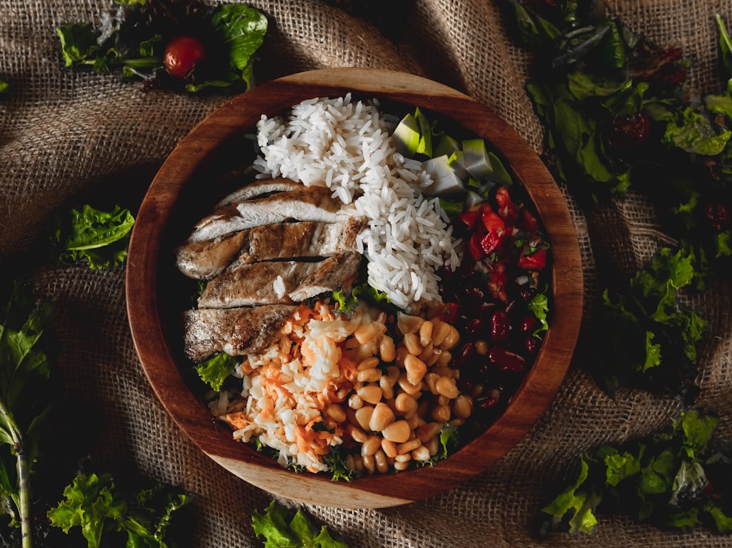 Vegetable stir-fry with tofu and brown rice